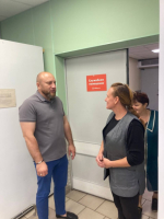 Дмитрий Панков проинспектировал торговые точки и аптеки в селе Головчино.