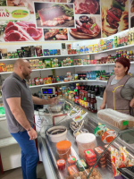 Дмитрий Панков проинспектировал торговые точки и аптеки в селе Головчино.