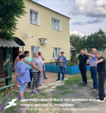 Дмитрий Панков посетил жителей многоквартирного дома, чтобы обсудить проблемы, возникшие после восстановительных работ.