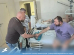 Глава муниципалитета Дмитрий Панков и его сын, а также заместитель главврача Борисовской ЦРБ Андрей Попов посетили раненых грайворонцев, находящихся на лечении в больницах Белгорода.
